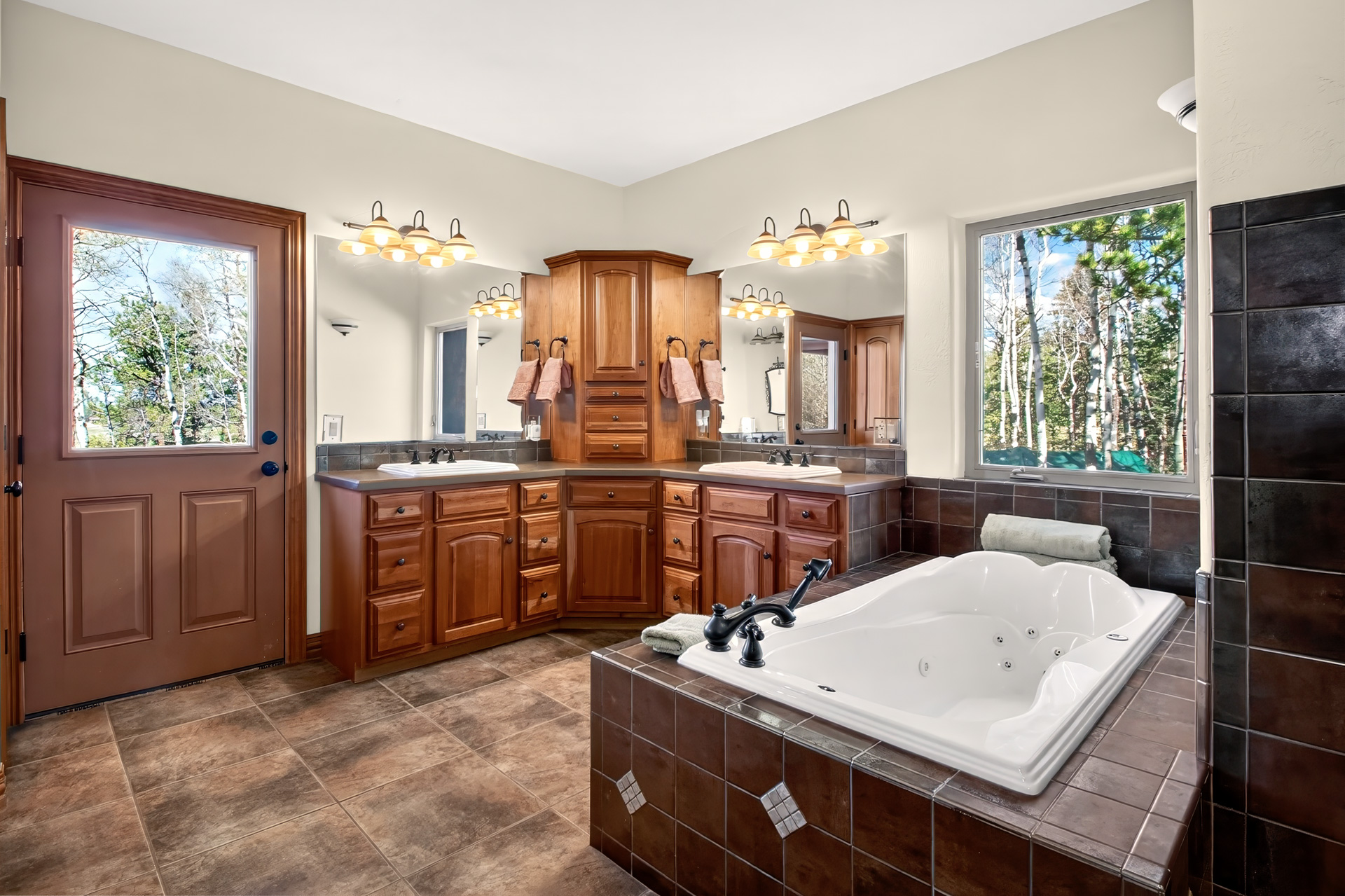 Five-piece primary bath with a jetted soaking tub